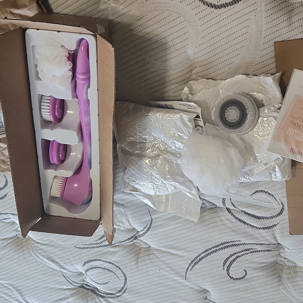 BLUSHLY SHOWER BRUSH ***NEW***